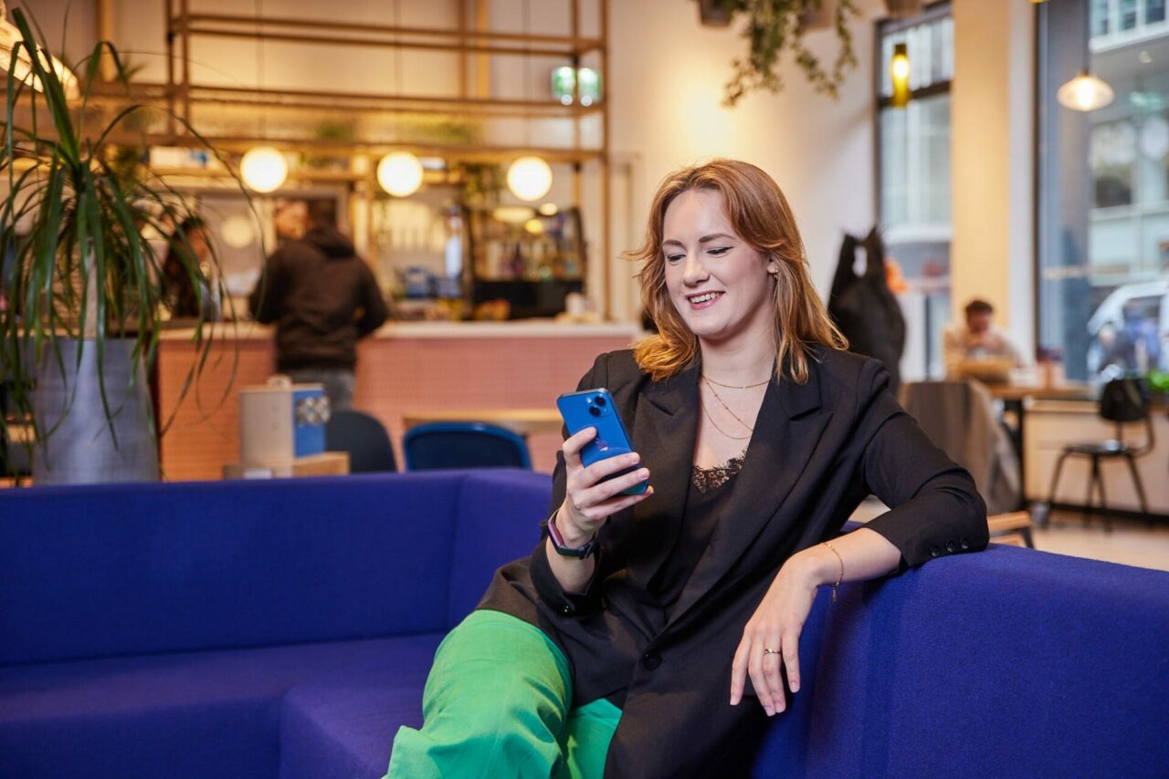 Vrouw op de bank